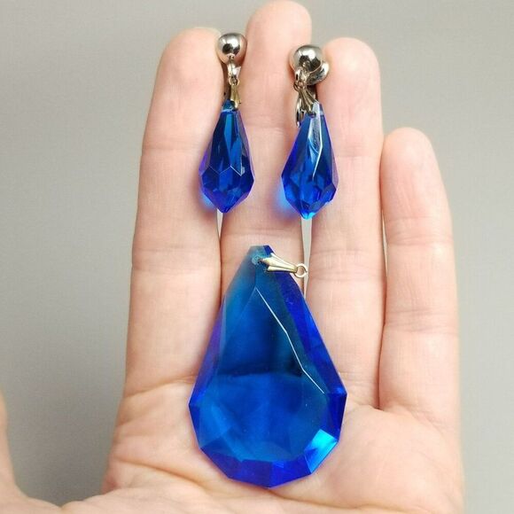 Vintage Blue Drop Shape Pendant and Clip On Earrings Set, Acrylic Retro Estate - Picture 5 of 8